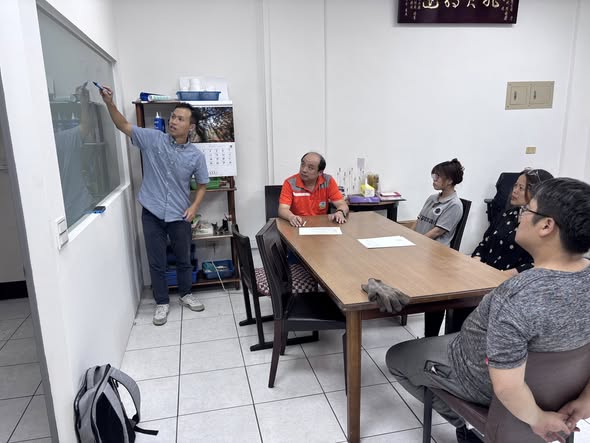 可能是讀書和表格的圖像